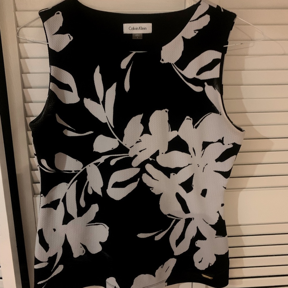 Calvin Klein Womens black and white floral business top